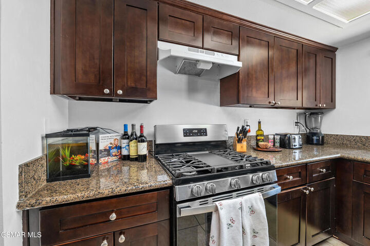 Property Photo:  881 Warwick Avenue  CA 91360 