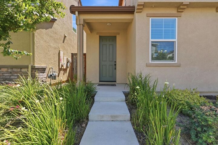Property Photo:  9911 Del Surf Lane  CA 95757 