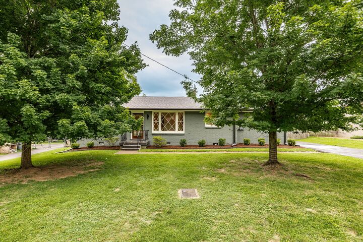Property Photo:  1934 Valley Park Dr  TN 37216 