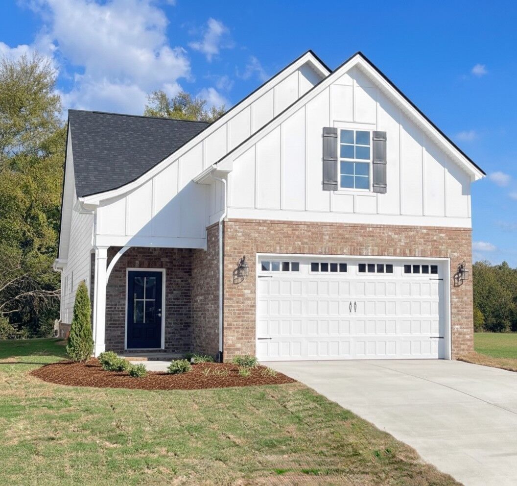 Property Photo:  2227 Barringer Ln  TN 37128 
