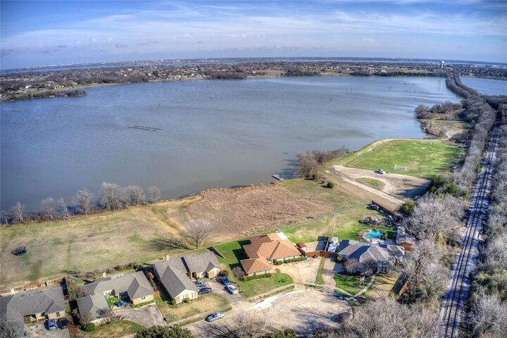 Property Photo:  4804 Edgewater Drive  TX 75088 