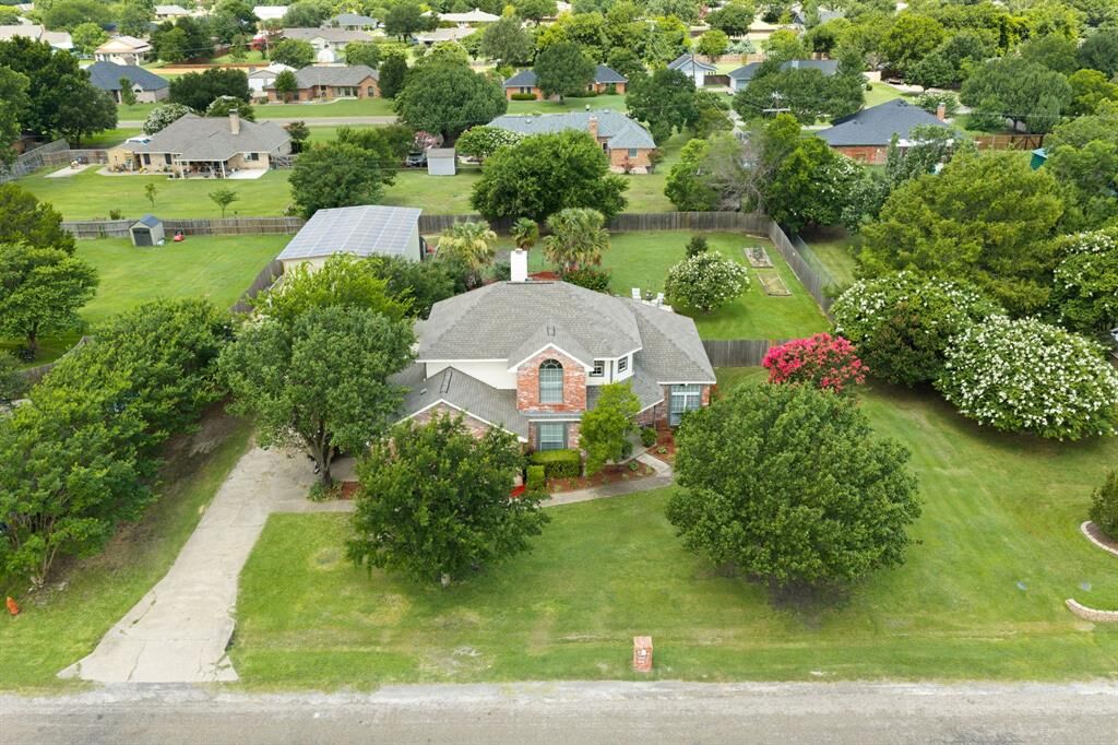 Property Photo:  1110 Hampshire Drive  TX 75165 