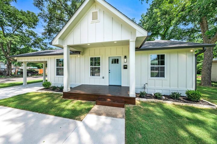 Property Photo: 200 Whitworth Street TX 75482