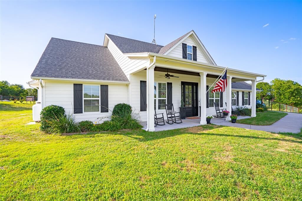 Property Photo:  1920 Meander Road  TX 76049 