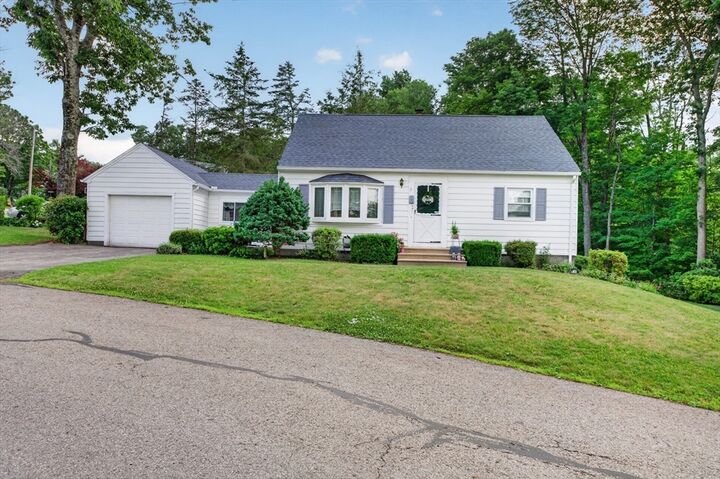Property Photo:  11 King Street Ext  MA 01524 