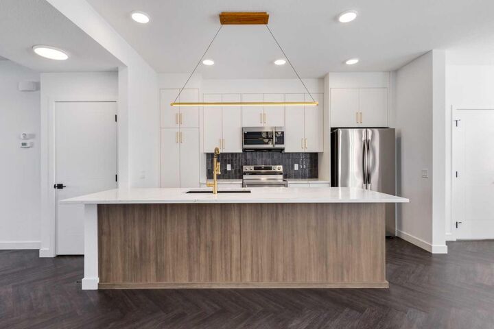 411 Clydesdale Avenue — photo 1