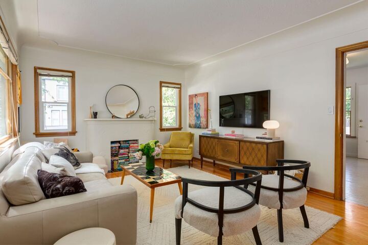 Property Photo:  604 10 Avenue NE  AB T2E 0X8 