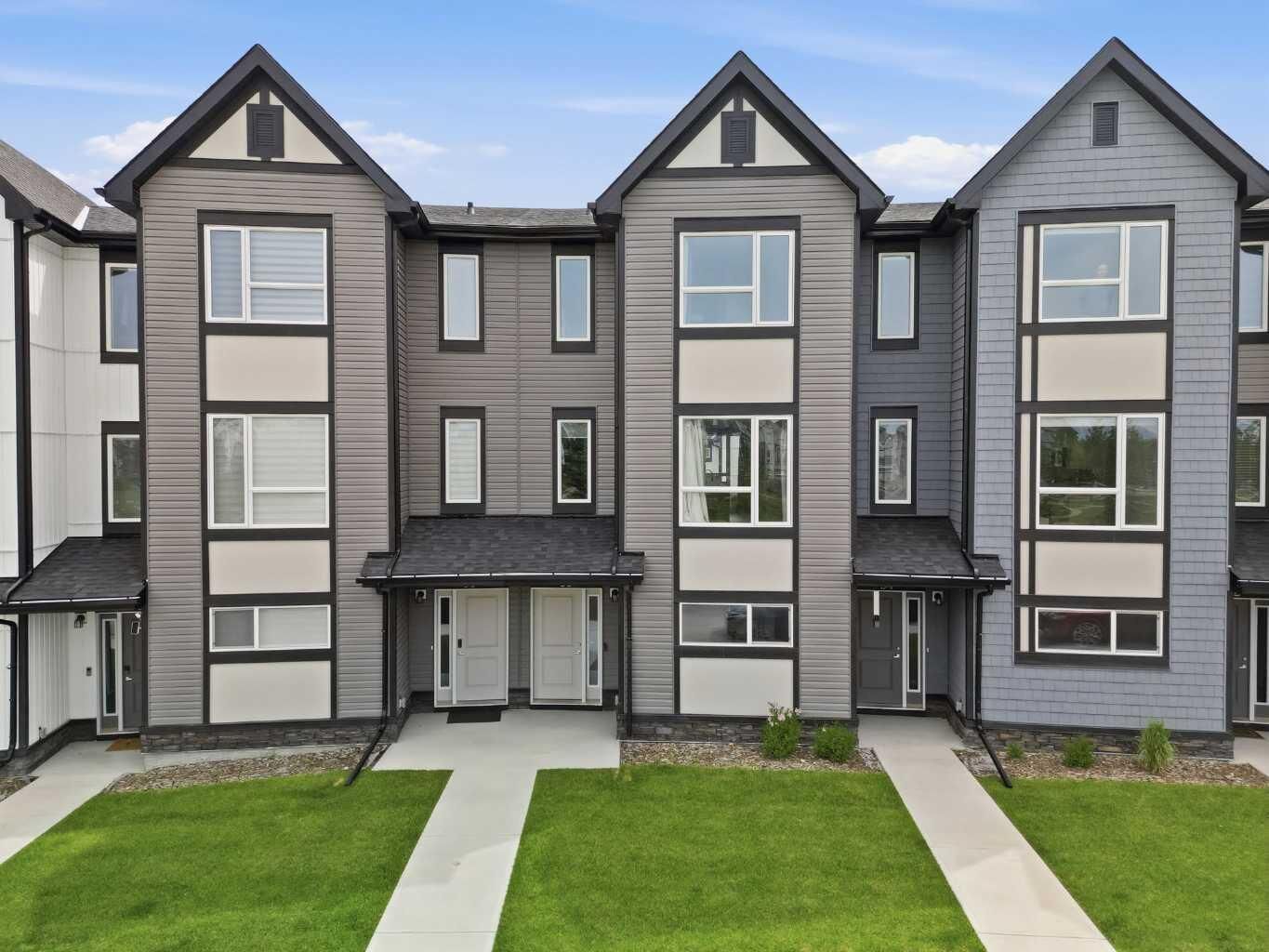 Property Photo: 56 Evanscrest Manor NW AB T3P 2A3