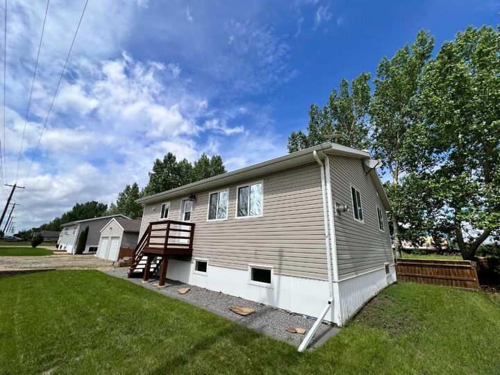 Property Photo:  210 Railway Avenue SW  AB T0B 2K0 