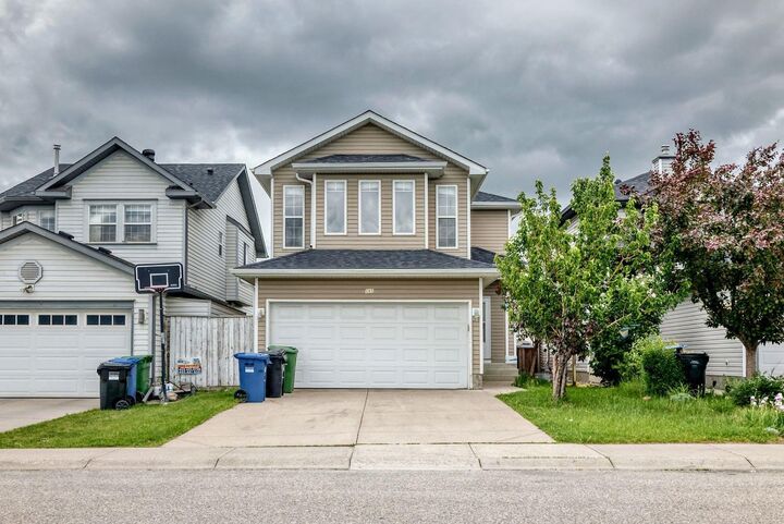 145 Martinvalley Crescent NE — photo 1
