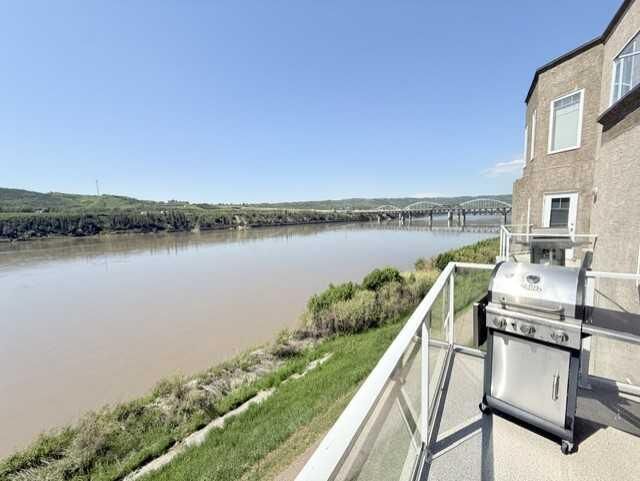 Property Photo: 9810 94 Street 405 AB T8S 1J2