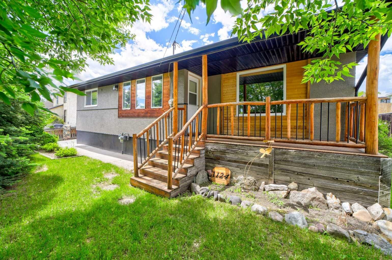 Property Photo: 1124 James Avenue AB T0K 1W0