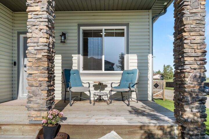 Property Photo:  145 Hanson Drive NE  AB T0J 1X1 