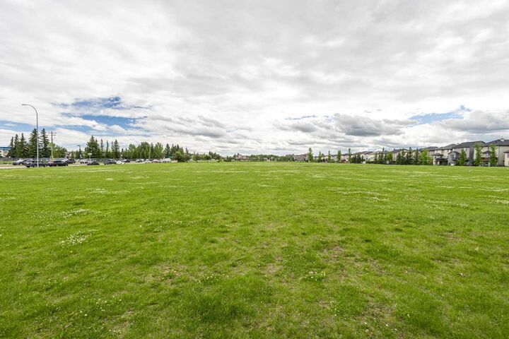 Property Photo: 8 Bridlecrest Drive SW 1223 AB T2Y 0H6