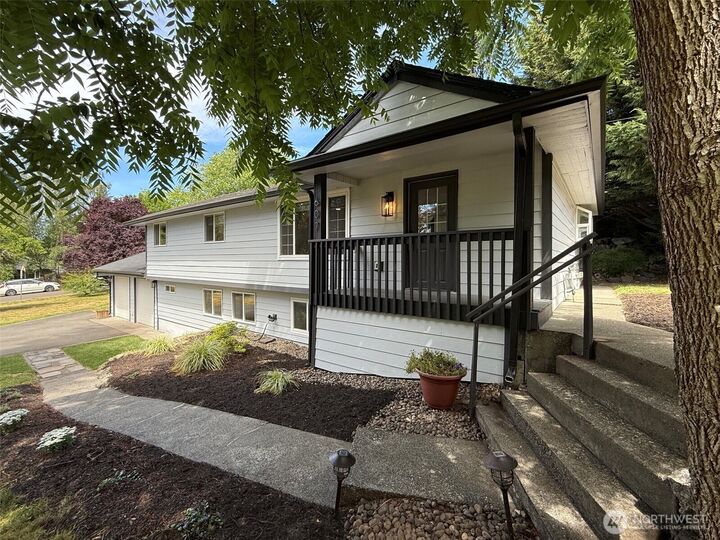 Property Photo:  607  244th Street SW  WA 98021 