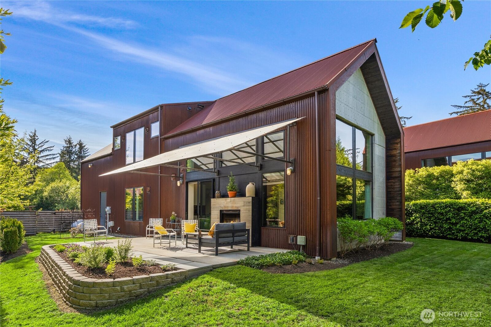 Property Photo:  4670  Flying Goat Avenue NE  WA 98110 