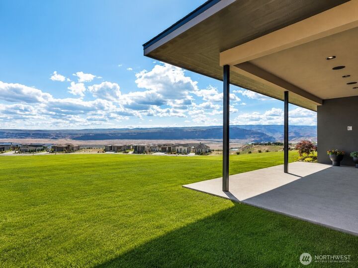 Property Photo: 9604 Ridgeview Drive NW WA 98848