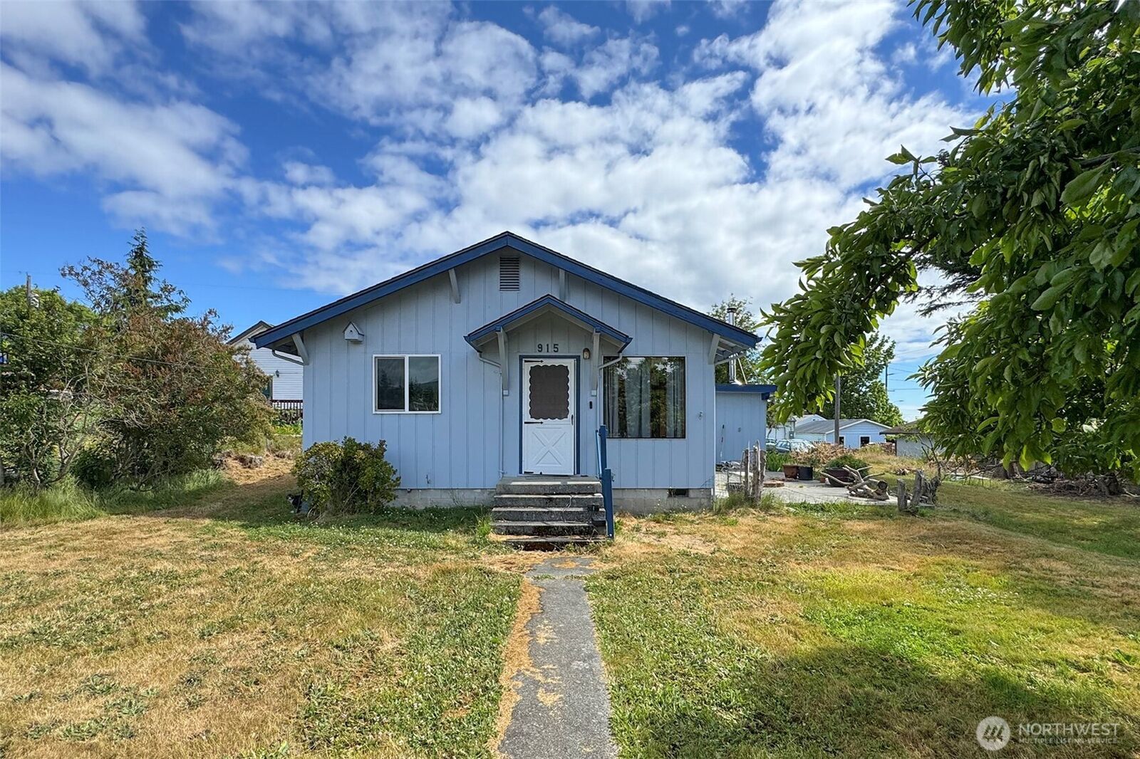 Property Photo:  915 W 11th St  WA 98363 