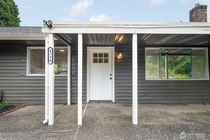 Property Photo:  4720  224th Street SE  WA 98021 