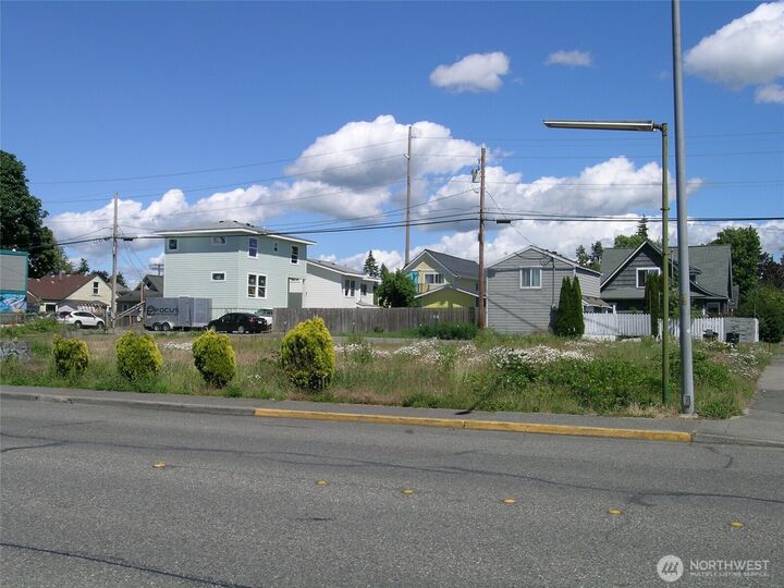 Property Photo:  2500  Meridian Street  WA 98225 