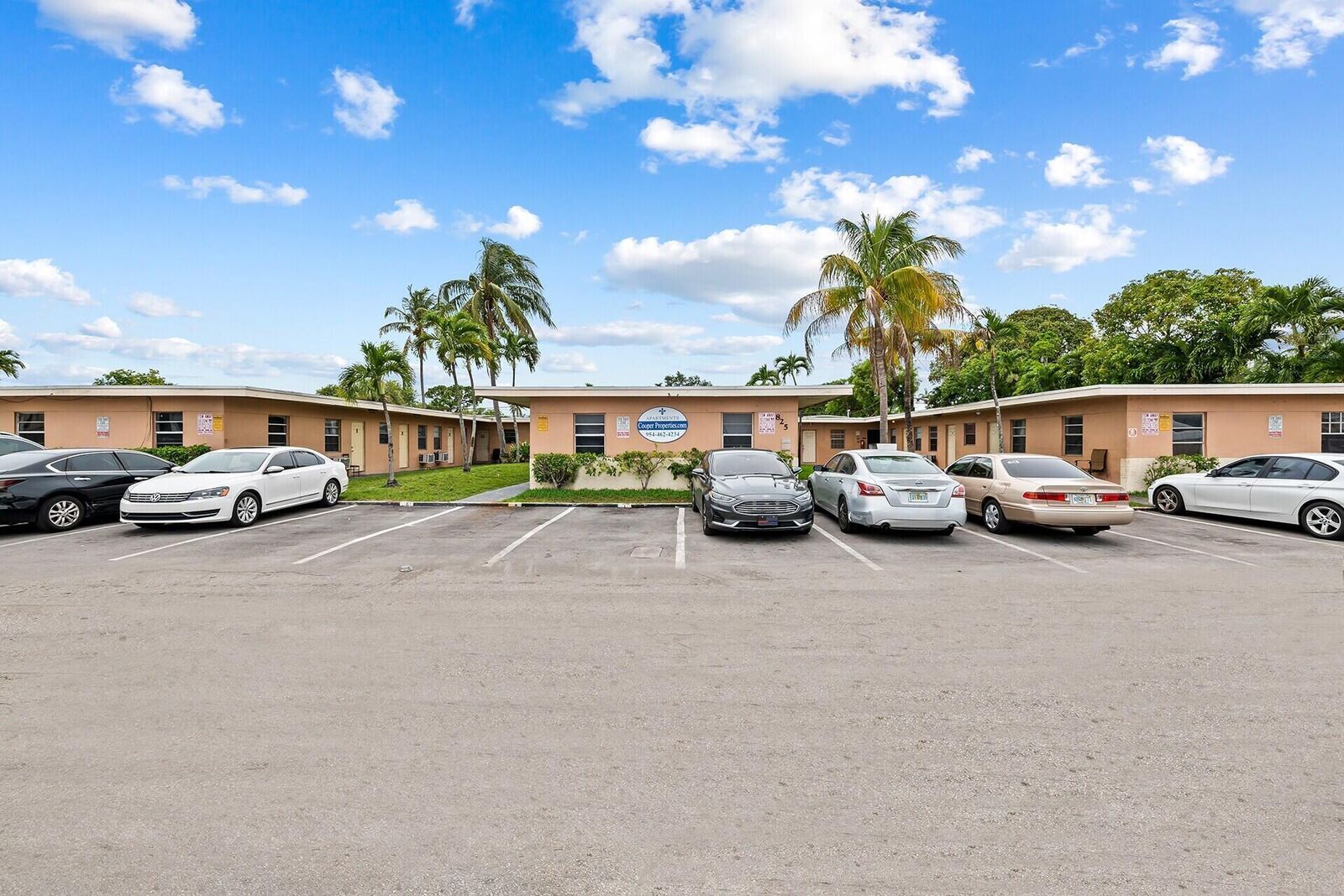 Property Photo:  825 NW 10th Terrace 9  FL 33311 