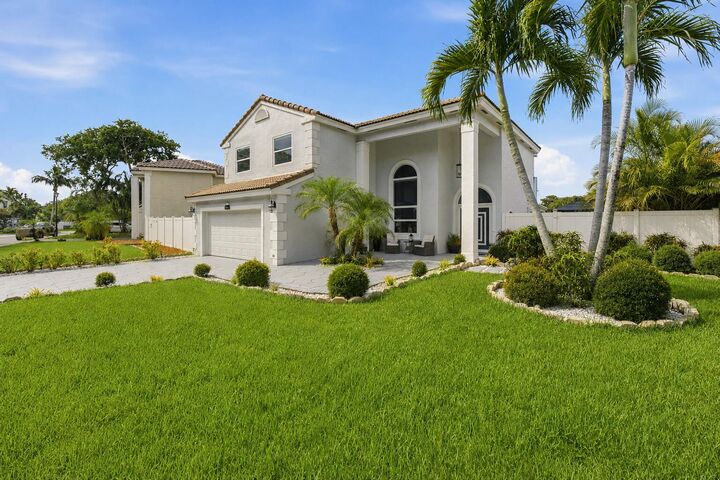 Property Photo:  14040 Richwood Place  FL 33325 