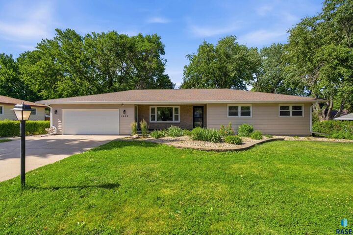 Property Photo: 4608 E 21st St SD 57110-3731
