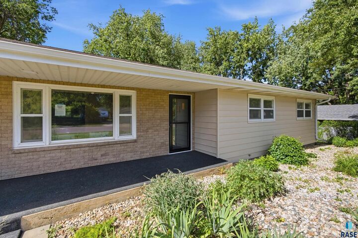 Property Photo:  4608 E 21st St  SD 57110-3731 