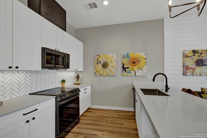 Property Photo:  1208 N Academy Ave 3101  TX 78130 