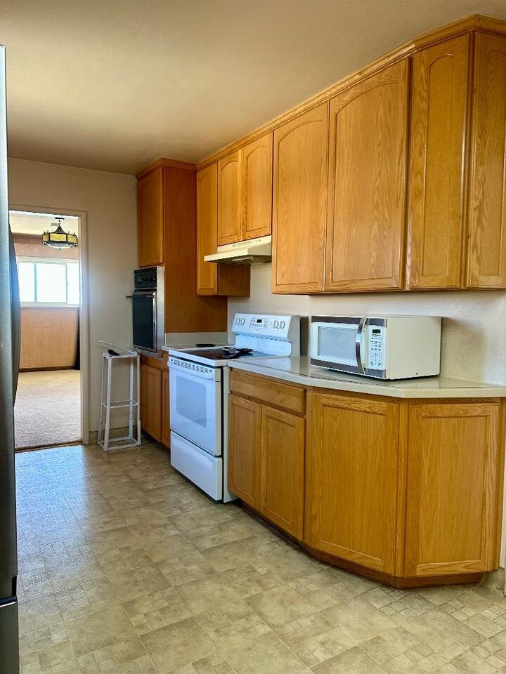 Property Photo:  729 Martinelli Street  CA 95076 