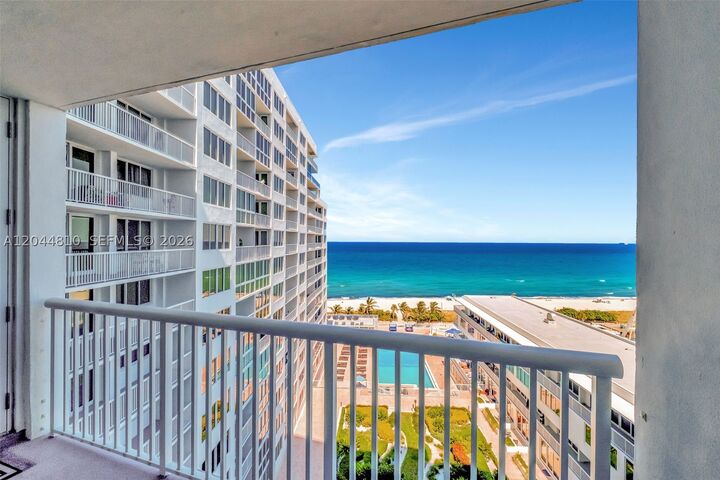 Property Photo:  5401 Collins Ave 928  FL 33140 