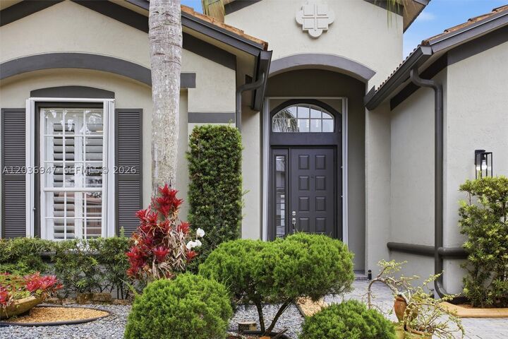 Property Photo: 19308 Stonebrook St FL 33332