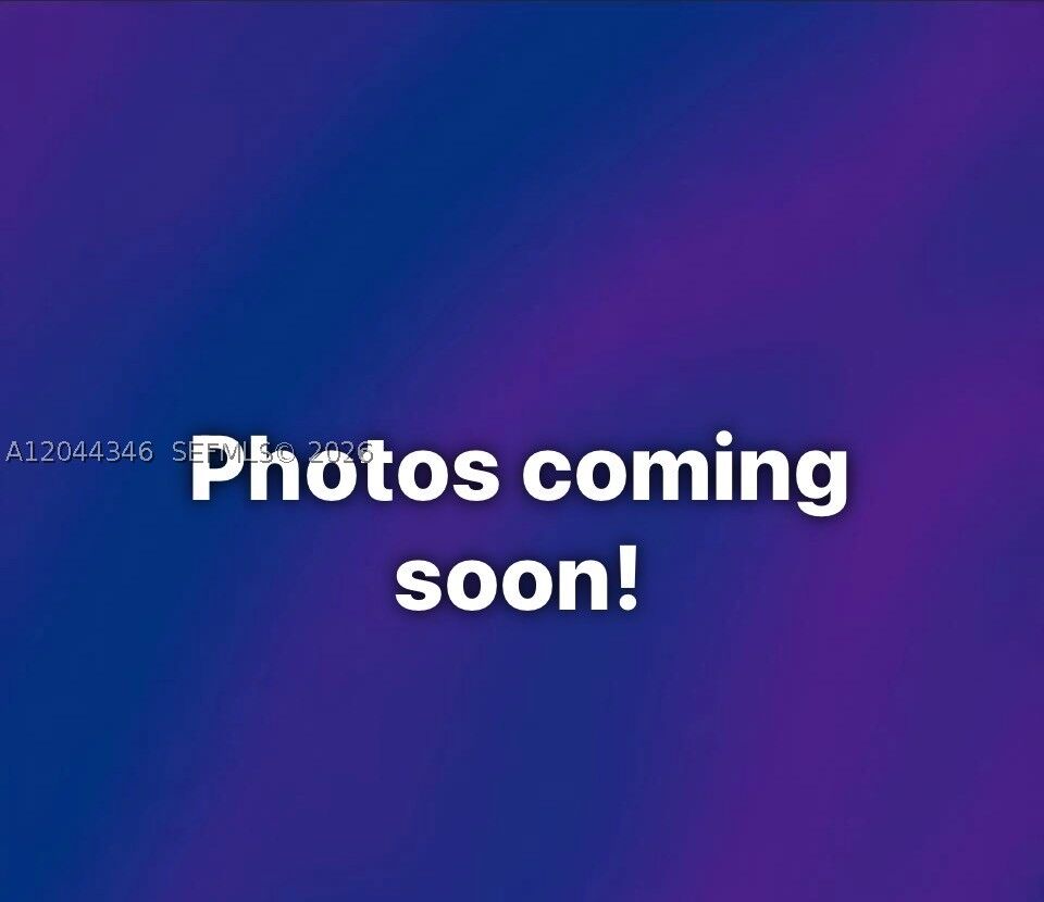 Property Photo: 2982 E Lake Vista Cir FL 33328