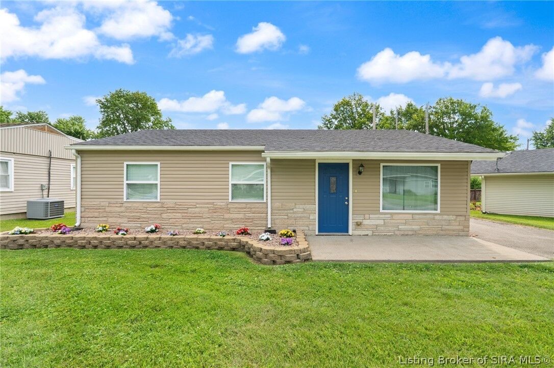 Property Photo:  3102 Beacon Drive  IN 47150 