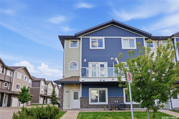 Property Photo:  212 Willis Crescent 220  SK S7T 0R6 