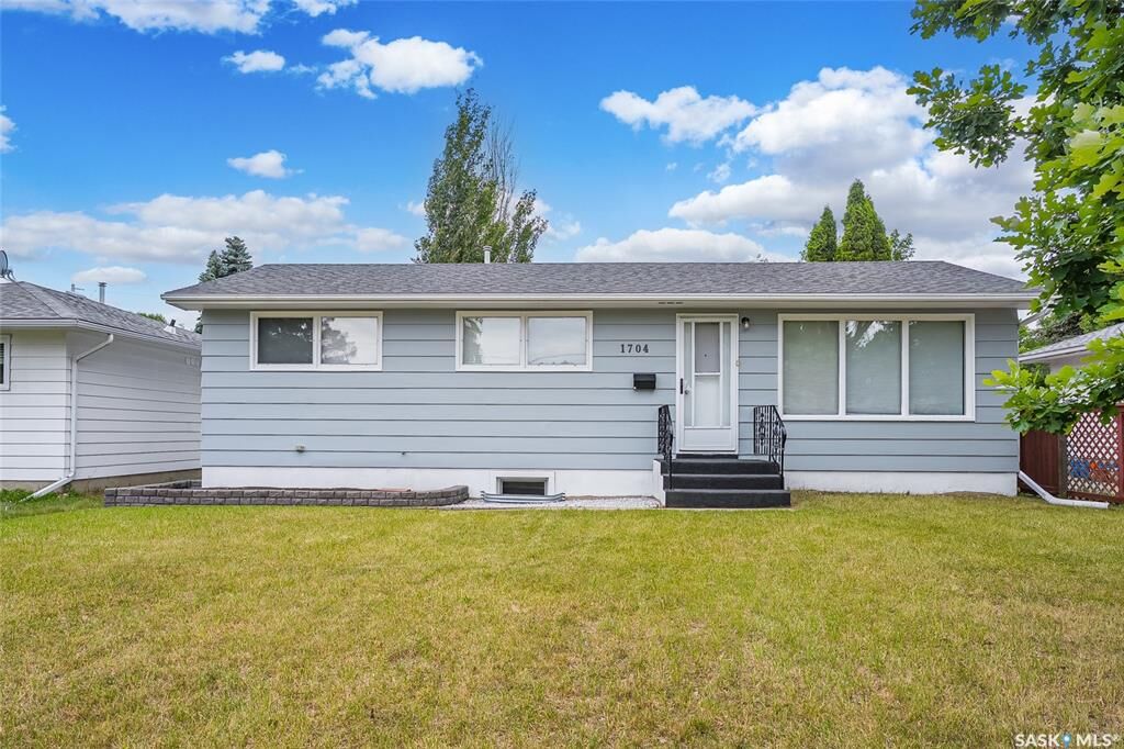 Property Photo:  1704 Preston Avenue S  SK S7H 2V8 