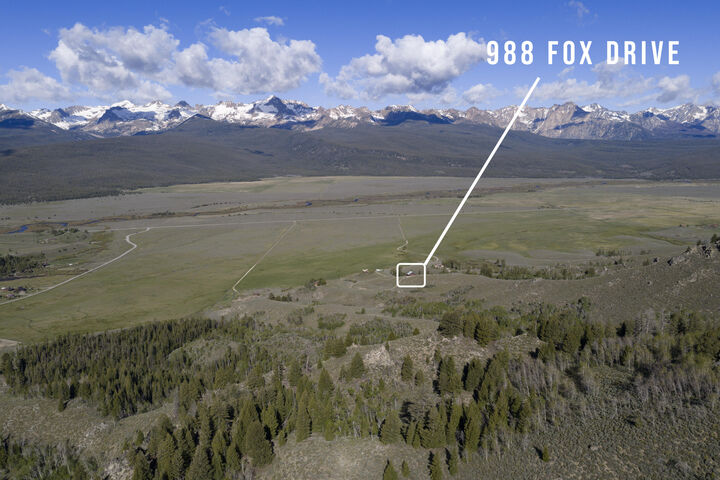 Property Photo:  988 Fox Dr  ID 83278 