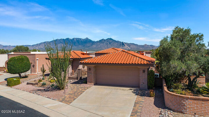 Property Photo: 1587 W Baltusrol AZ 85622