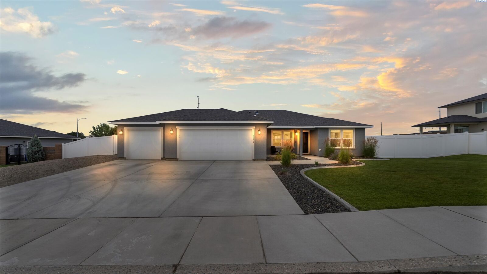 Property Photo:  3304 Lapis Ln  WA 99301 