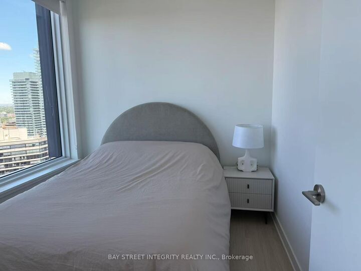 Property Photo:  8 Wellesley Street W 4616  ON M4Y 0J5 