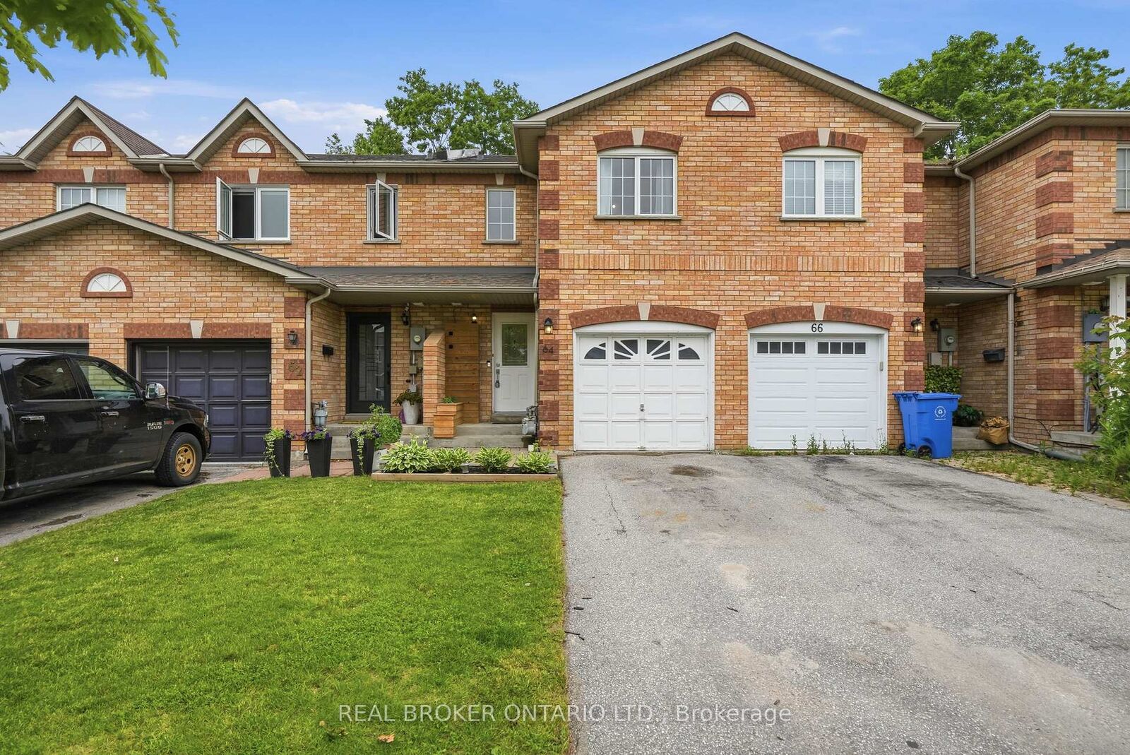 Property Photo:  64 Lancaster Court  ON L4P 3Z9 