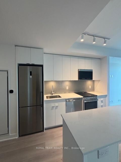 Property Photo:  1660 Bloor Street W 711  ON M6P 0C6 