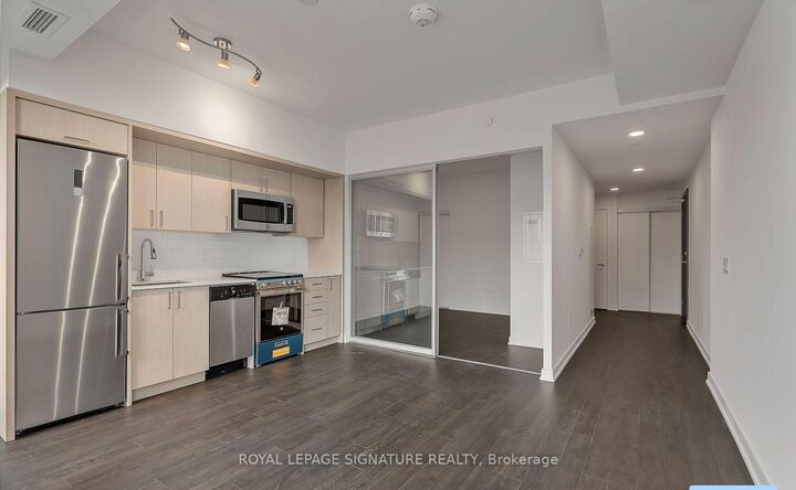 Property Photo:  1 Cardiff Road E 608  ON M4P 1N3 