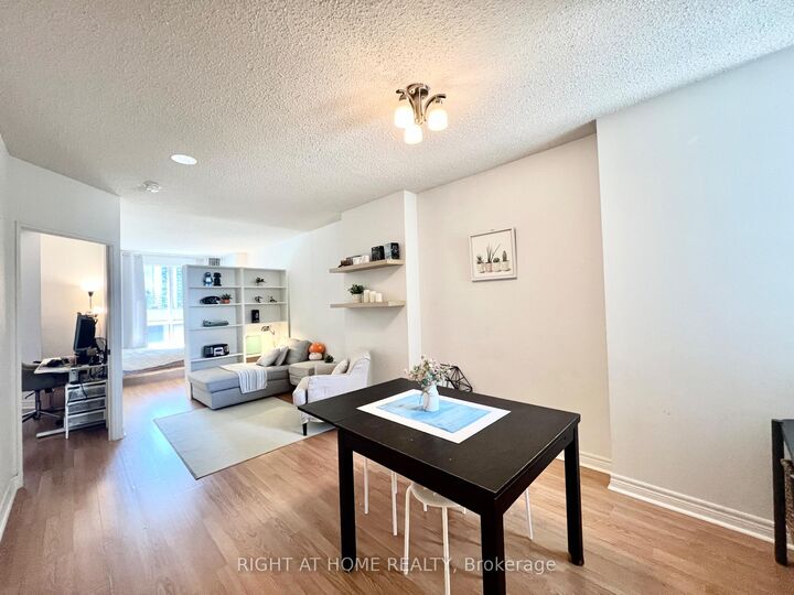 Property Photo:  55 Bloor Street E 1702  ON M4W 3W6 