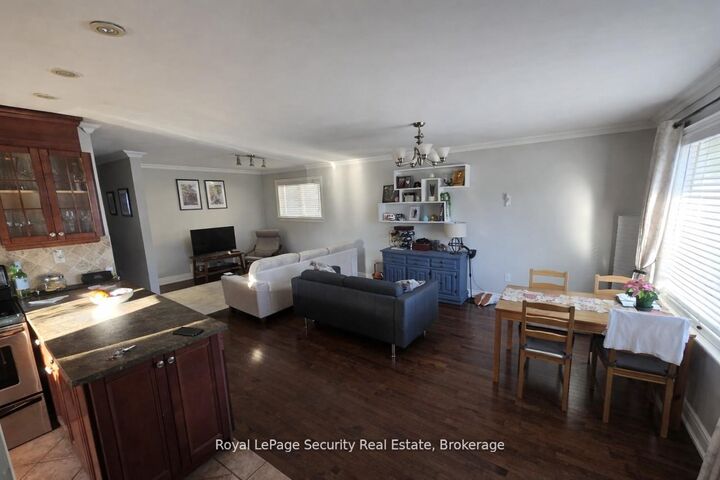 Property Photo:  36 Noranda Drive Upper  ON M6M 2X9 