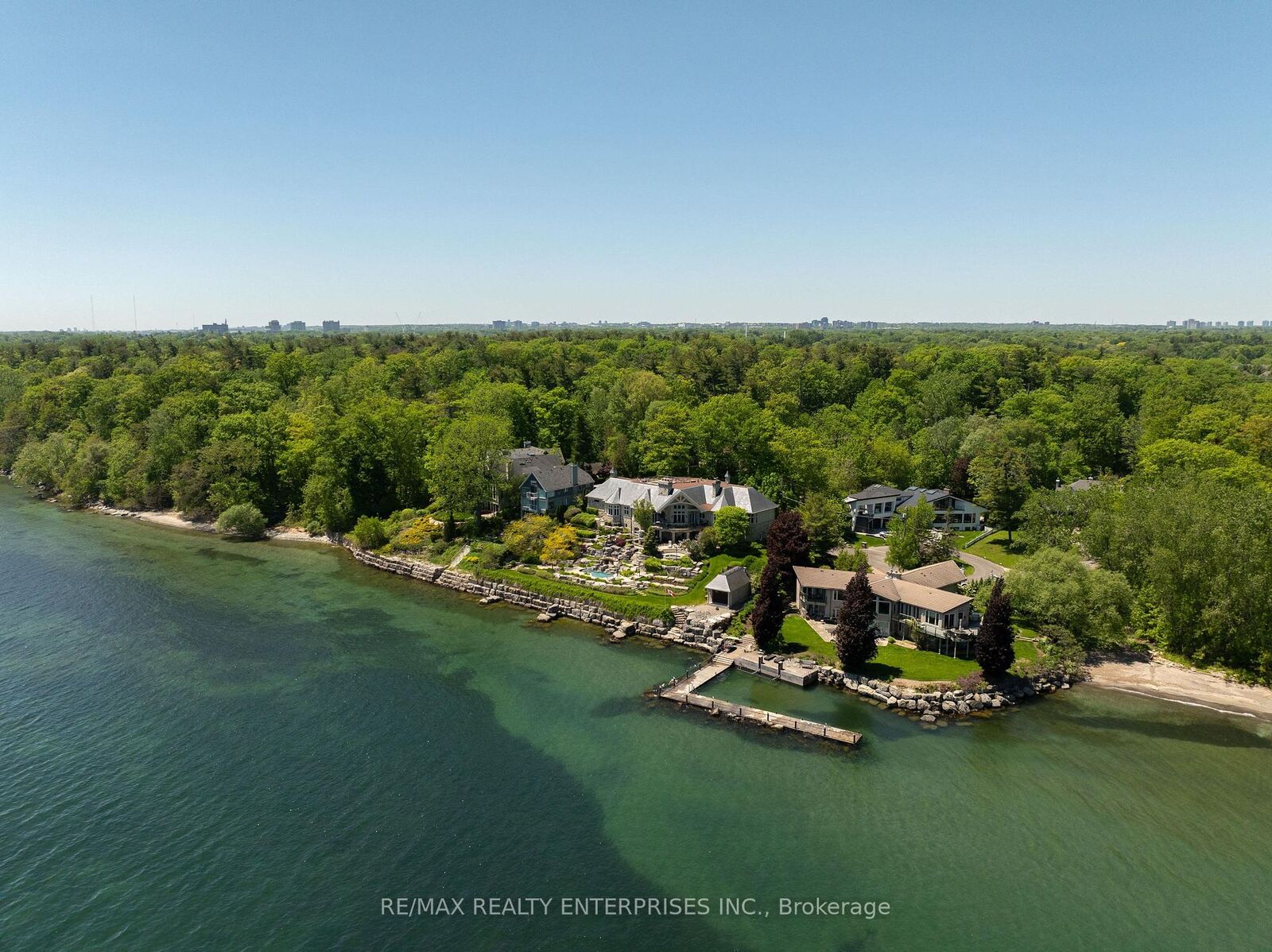 Property Photo: 872 Whittier Crescent ON L5H 2X3