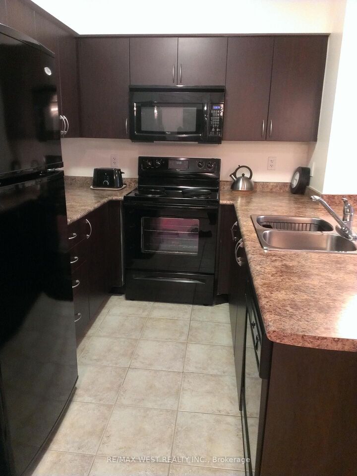 Property Photo:  872 Sheppard Avenue W 316  ON M3H 2T5 