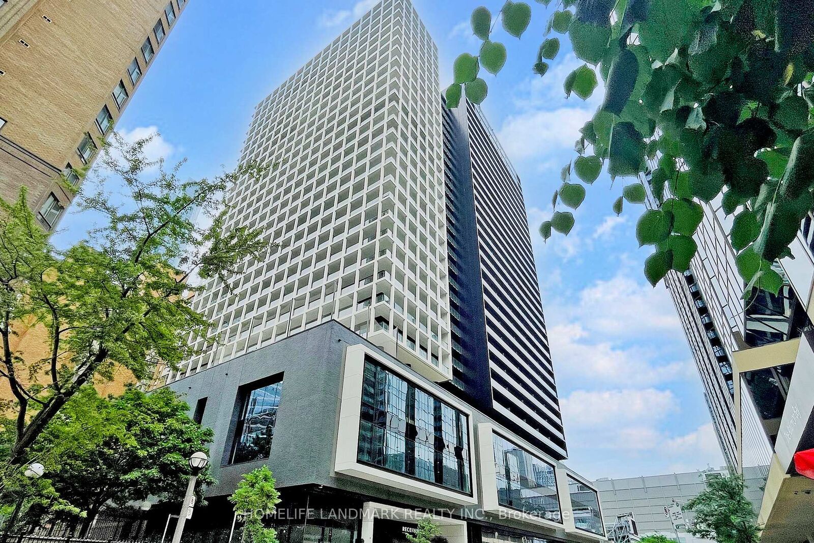 Property Photo:  20 Edward Street 616  ON M5G 0C5 