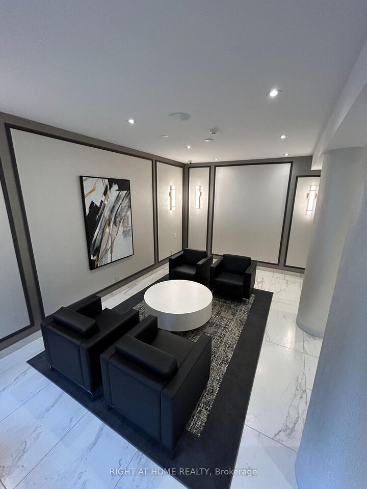 Property Photo: 7460 Bathurst N/A 201 ON L4J 7K9