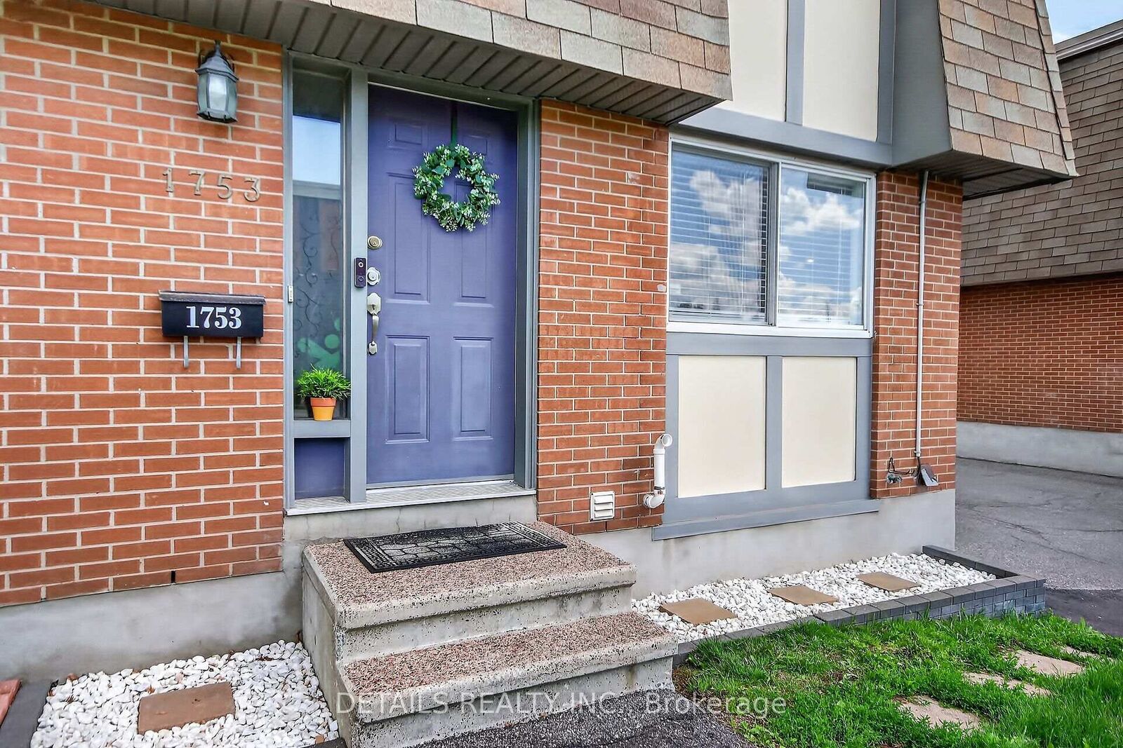 Property Photo:  1753 Heatherington Road -  ON K1V 8T8 